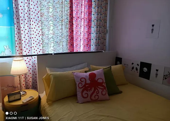 Beautiful 5 Story Family House *